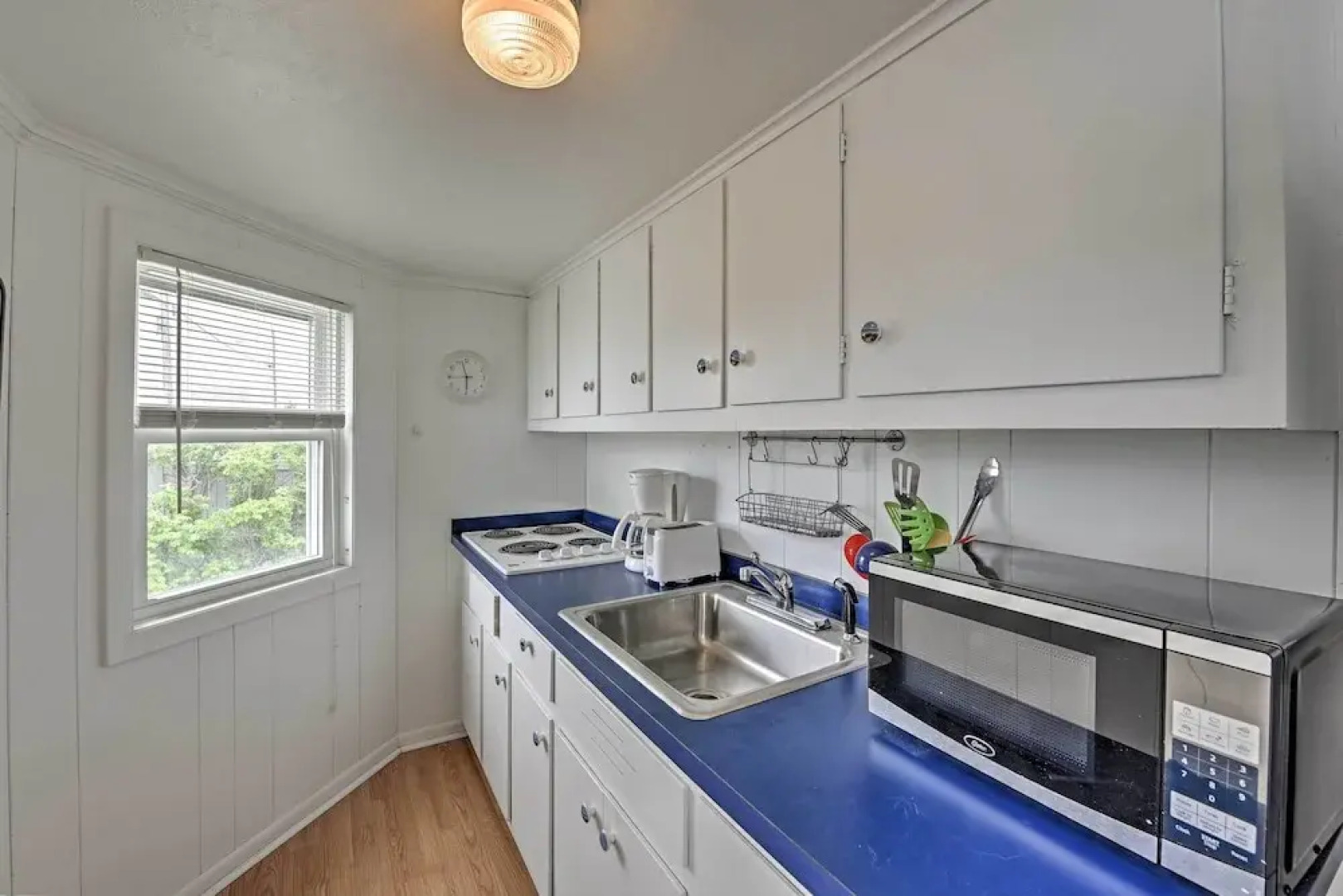 Peaceful Cottage - Steps to Matunuck Beach