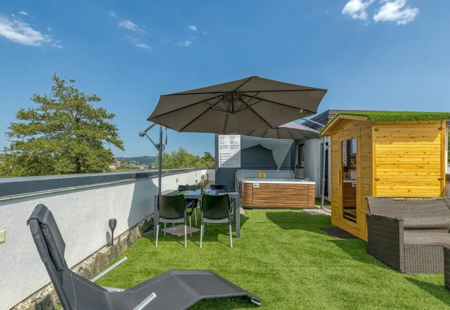 Rooftop Home With Whirlpool & Sauna