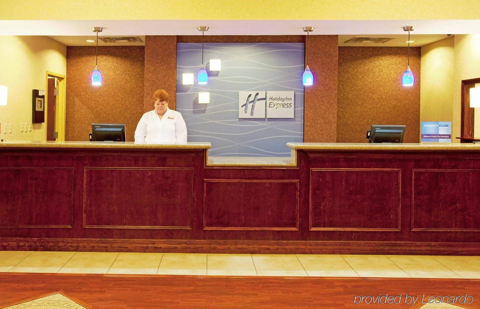 Holiday Inn Express Hotel & Suites Brooksville by IHG