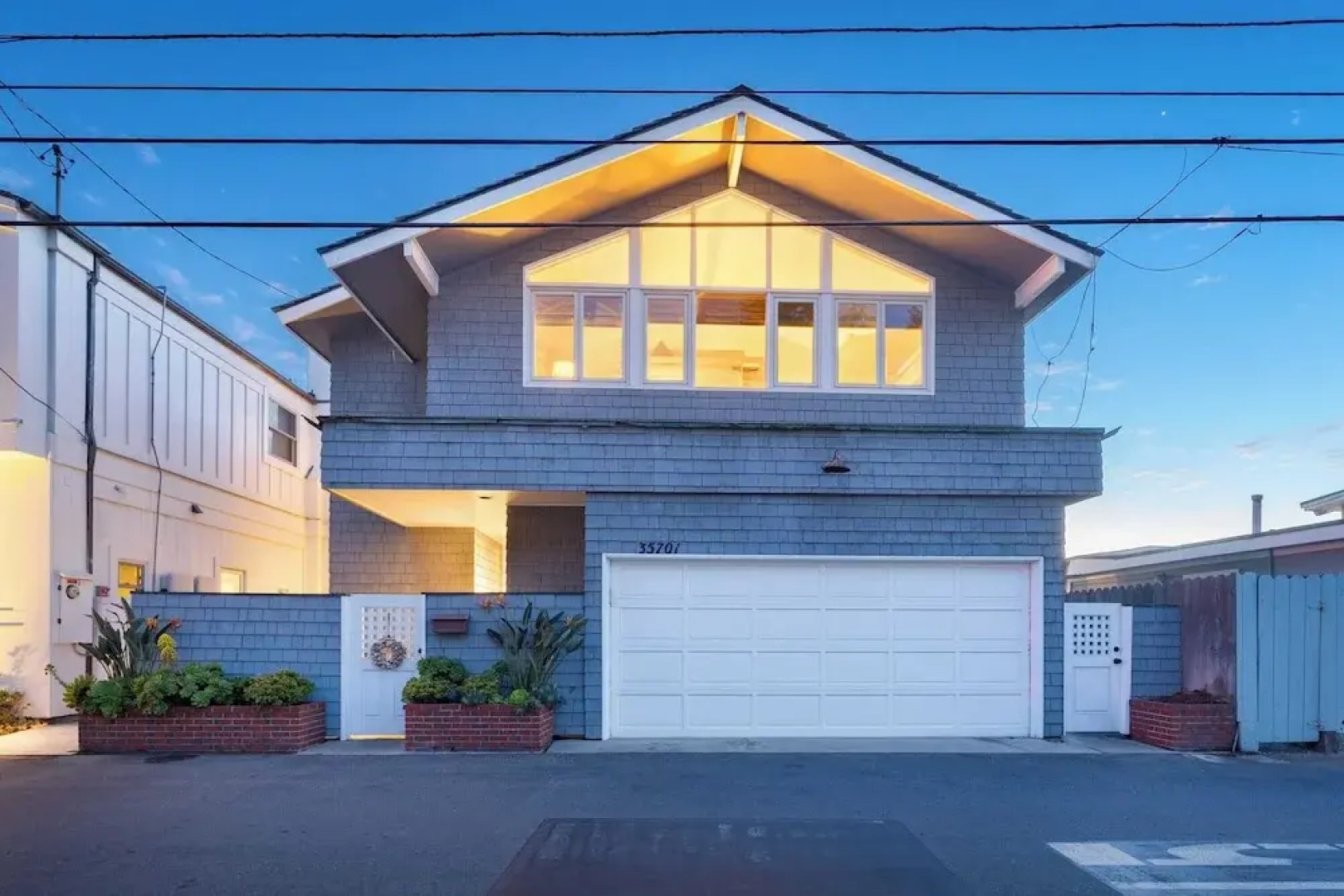 Unbeatable Beachfront Bliss w/ Ocean Views, Luxe Interiors & Patio Beach Road