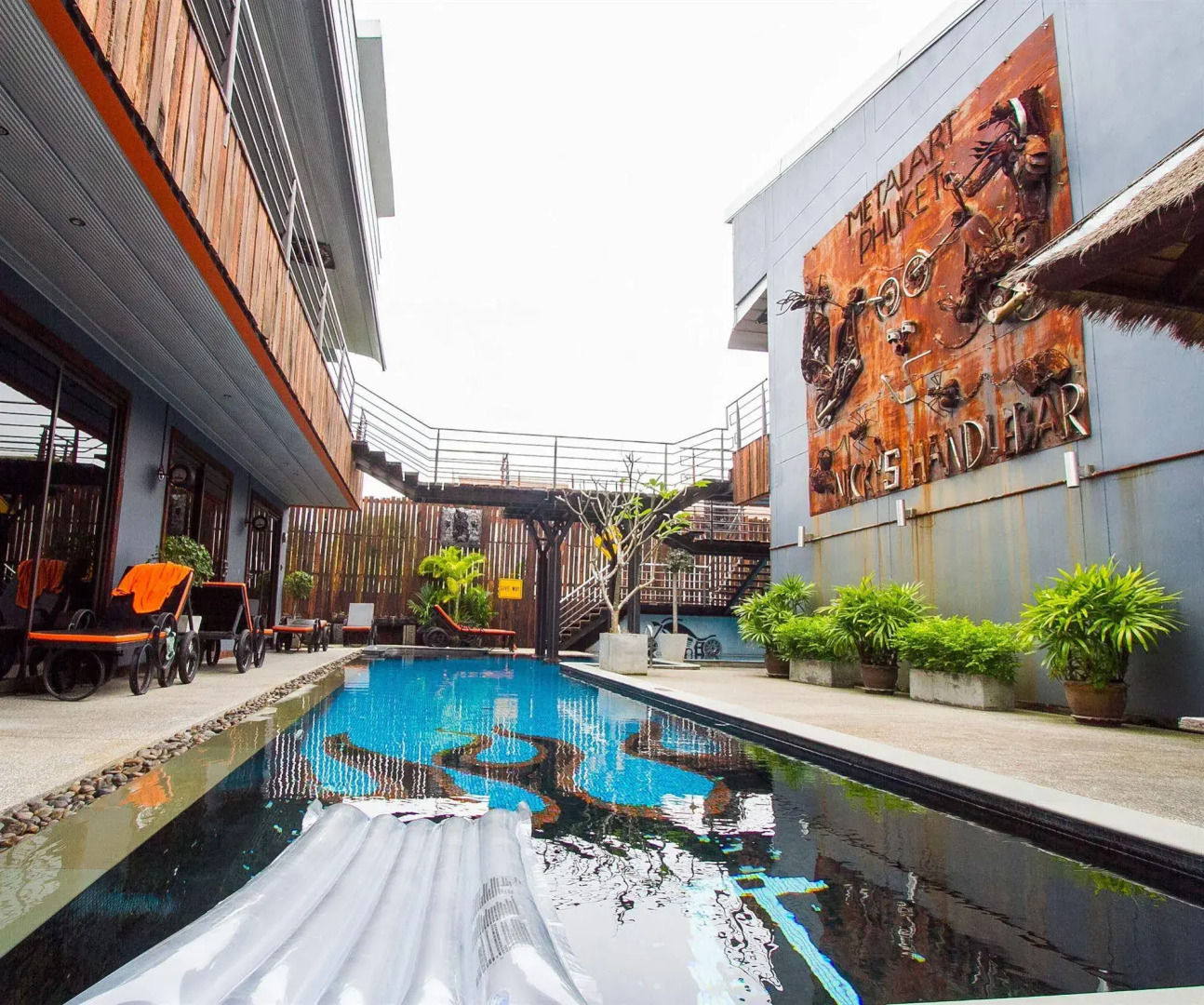 Nicky's Handlebar Hotel