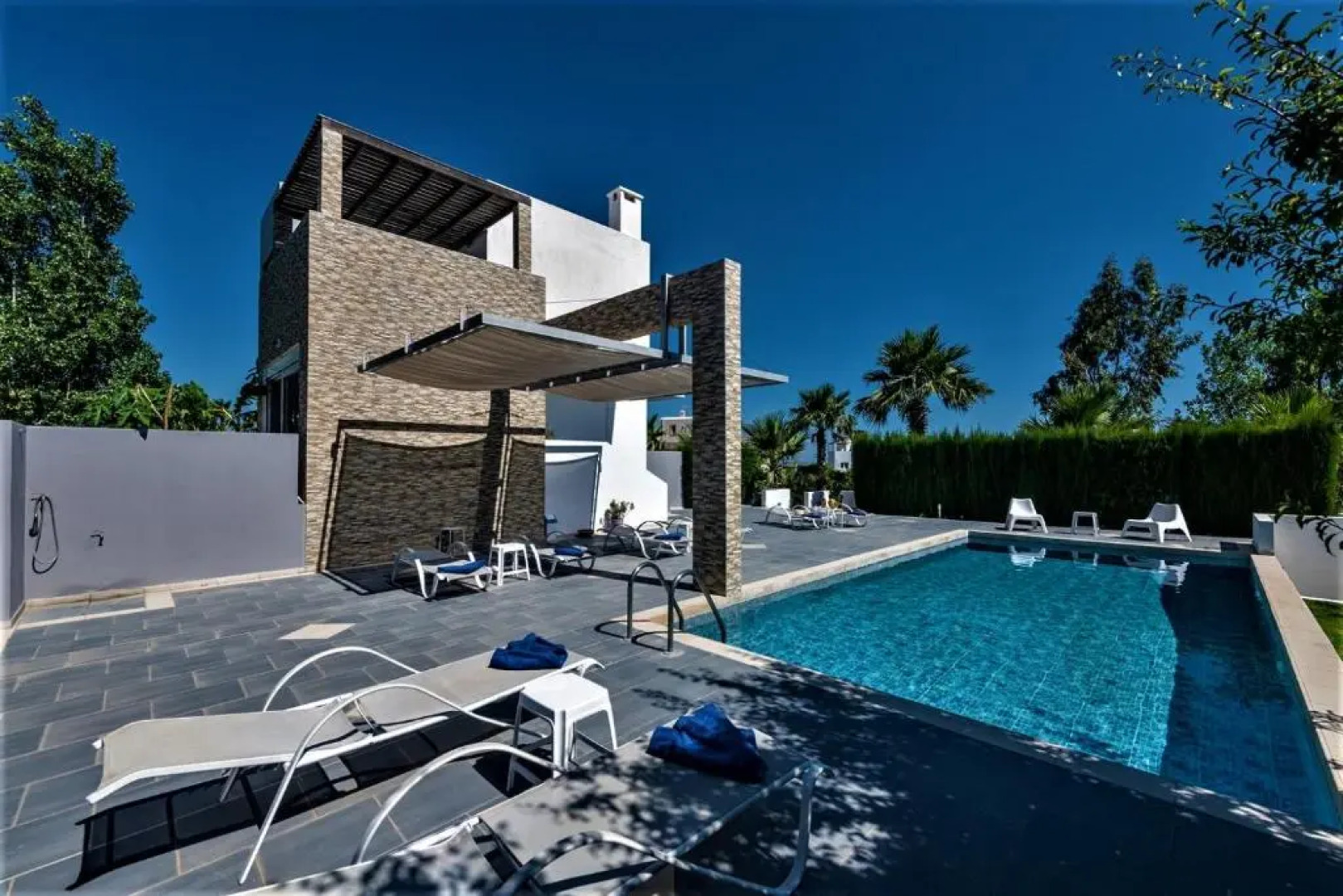 Xenos Villa 1 With Private Swimming Pool Near The Sea