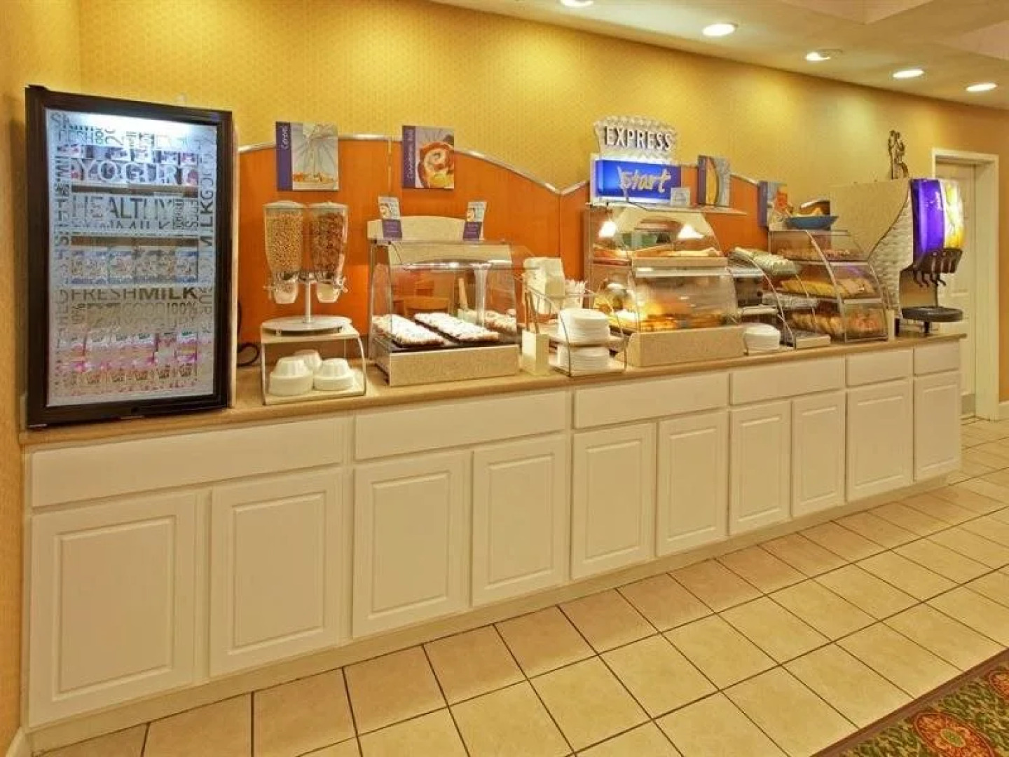 Holiday Inn Express Hotel & Suites MAGNOLIA-LAKE COLUMBIA