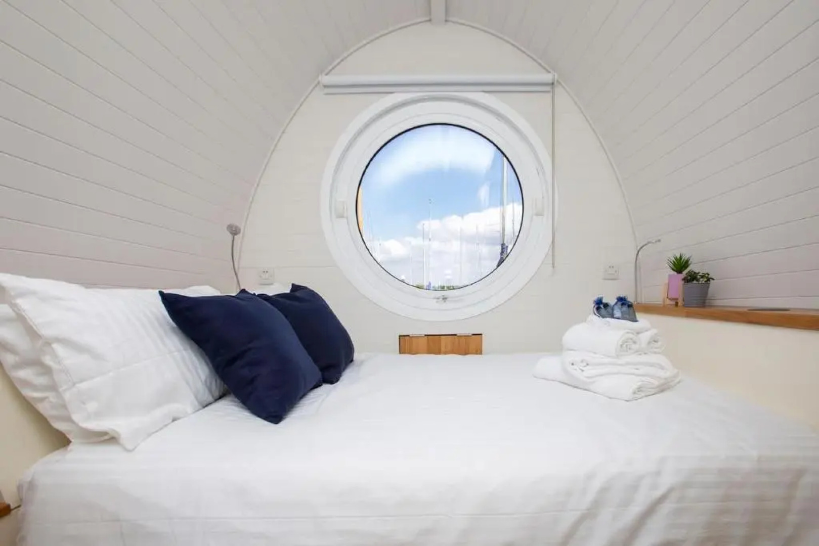 Sea Breeze Ark 900 Boat