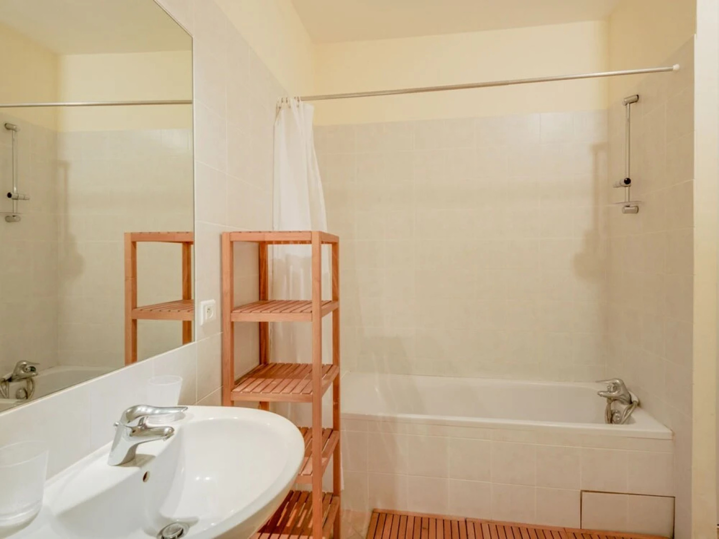 Secluded Holiday Home in Rustrel With Swimming Pool