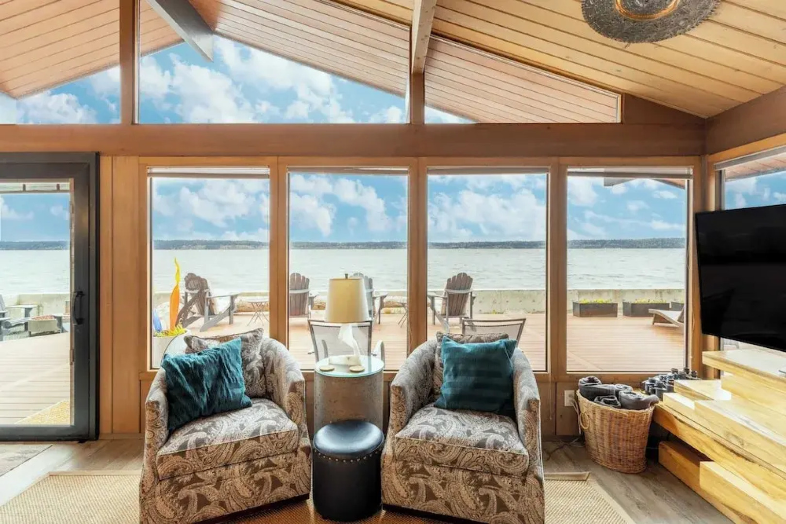Oceanfront w/ Game Room, Fire Pit, Panoramic Views Angels Landing by Avantstay