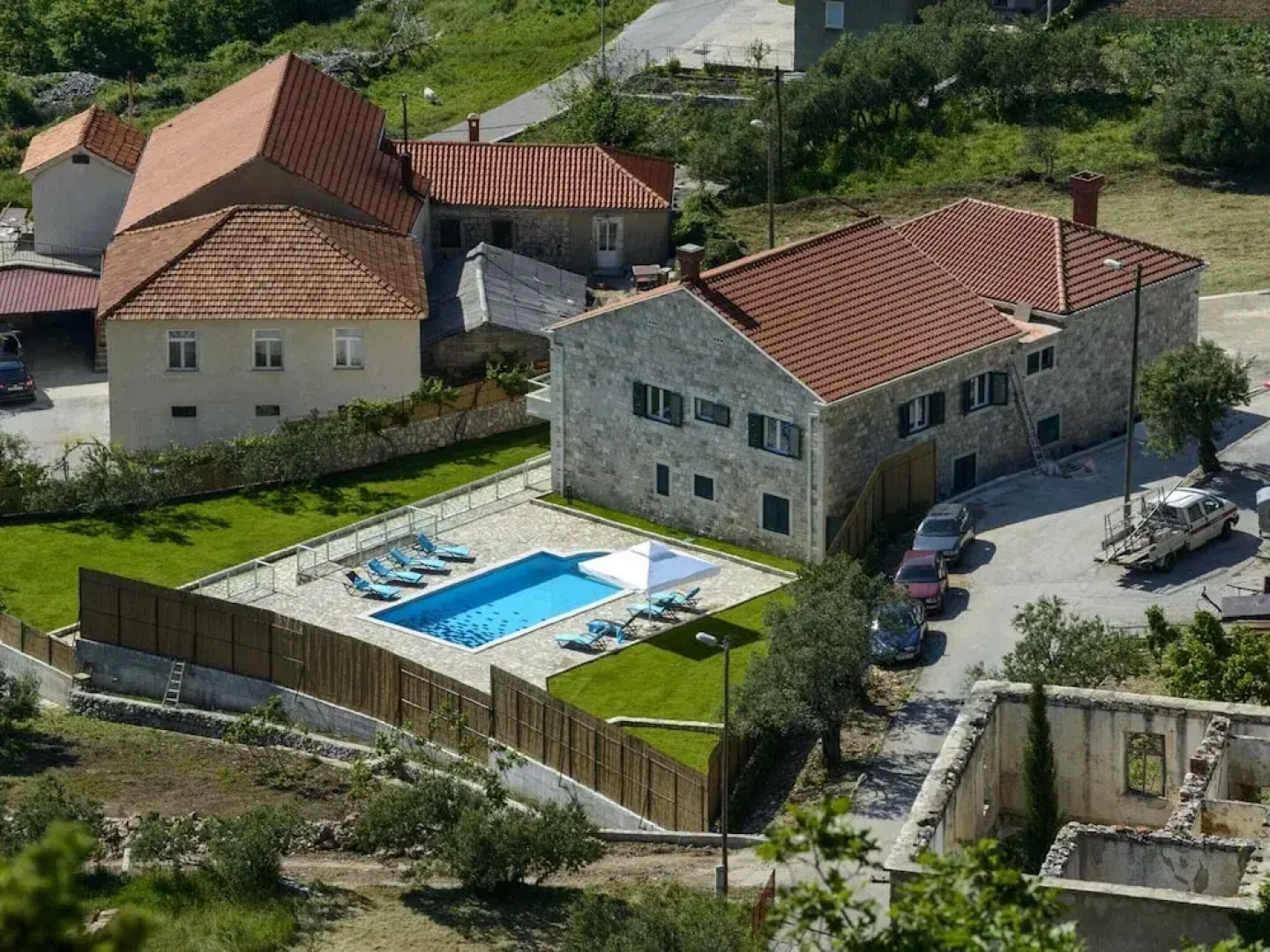 Villa Pave - Six-bedroom Villa With Terrace and Swimming Pool