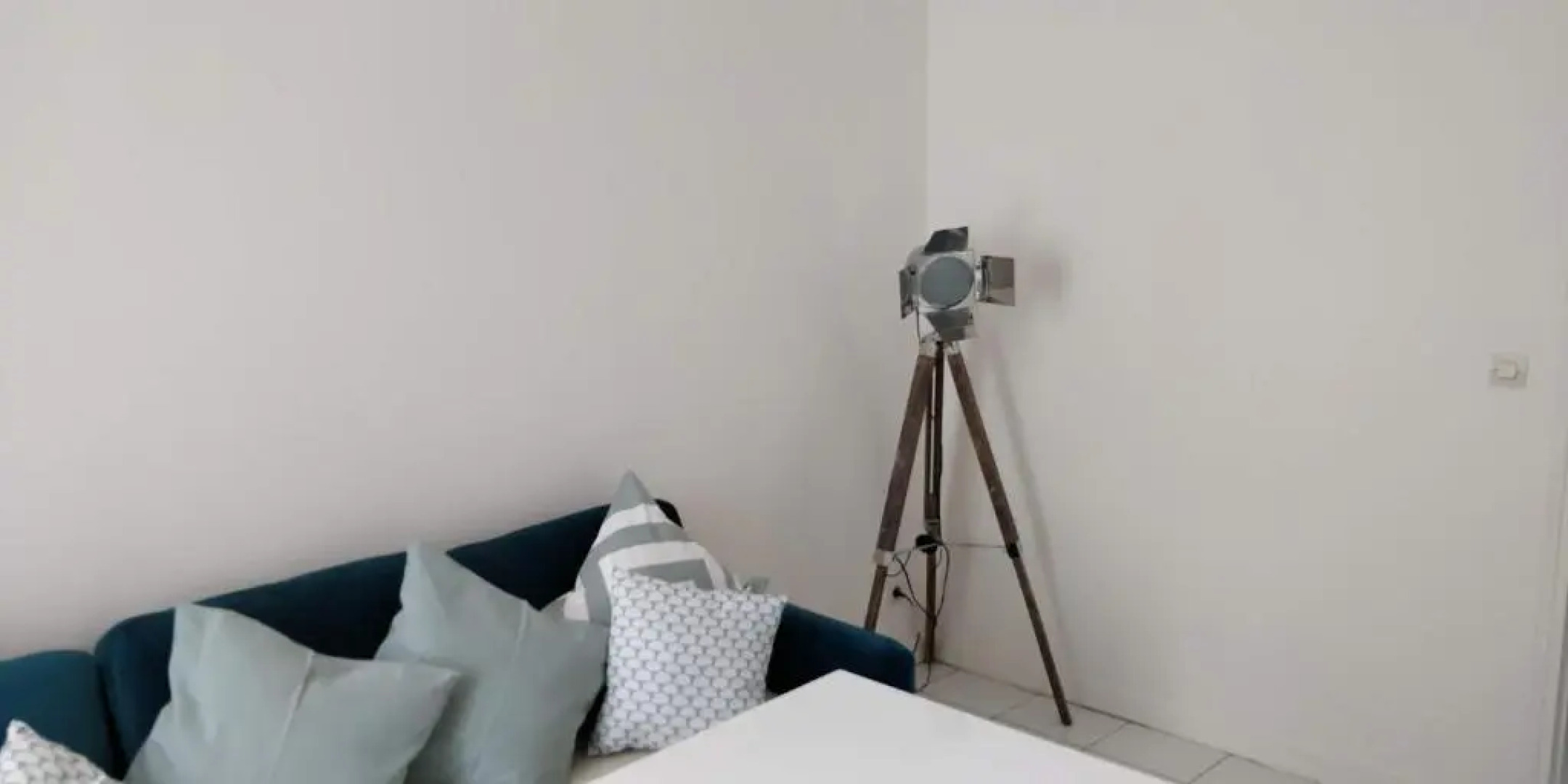 Modern 1 bedroom apartment near the metro.