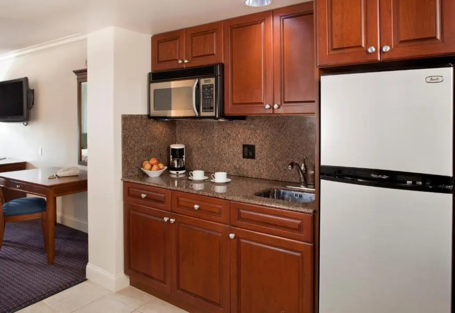 La Mer Beachfront Resort