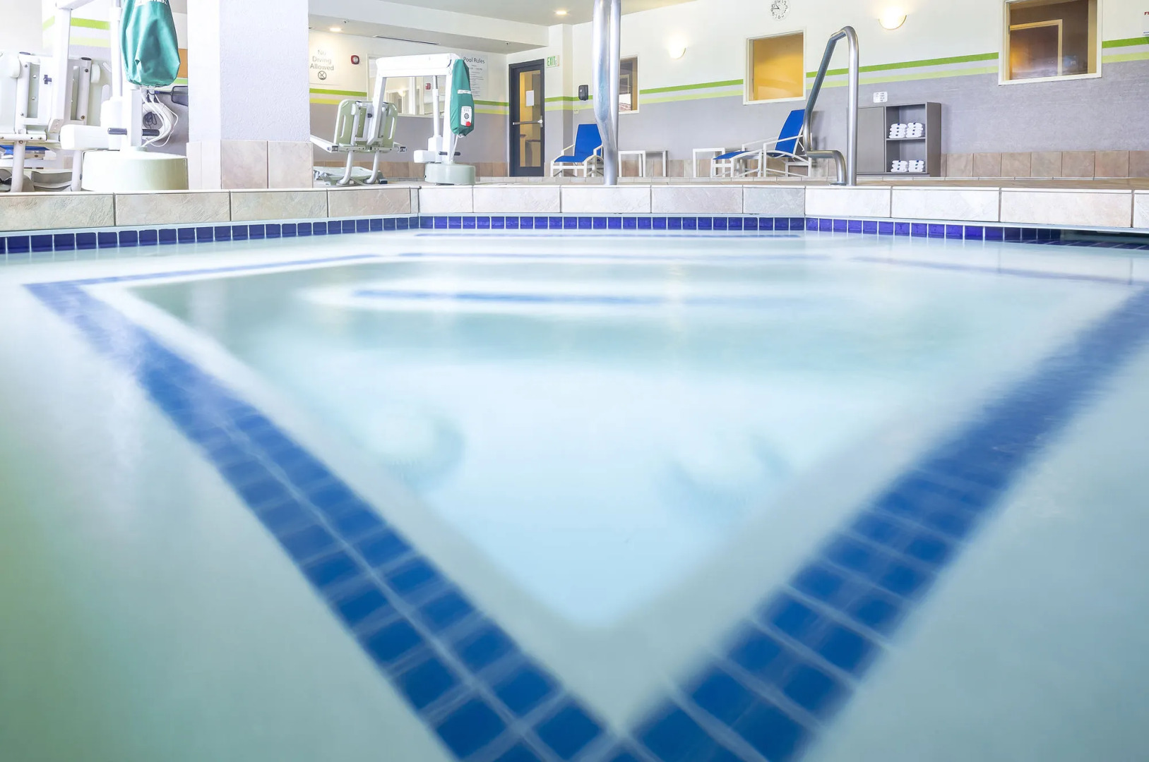 Holiday Inn Express Hotel & Suites Manchester Airport by IHG