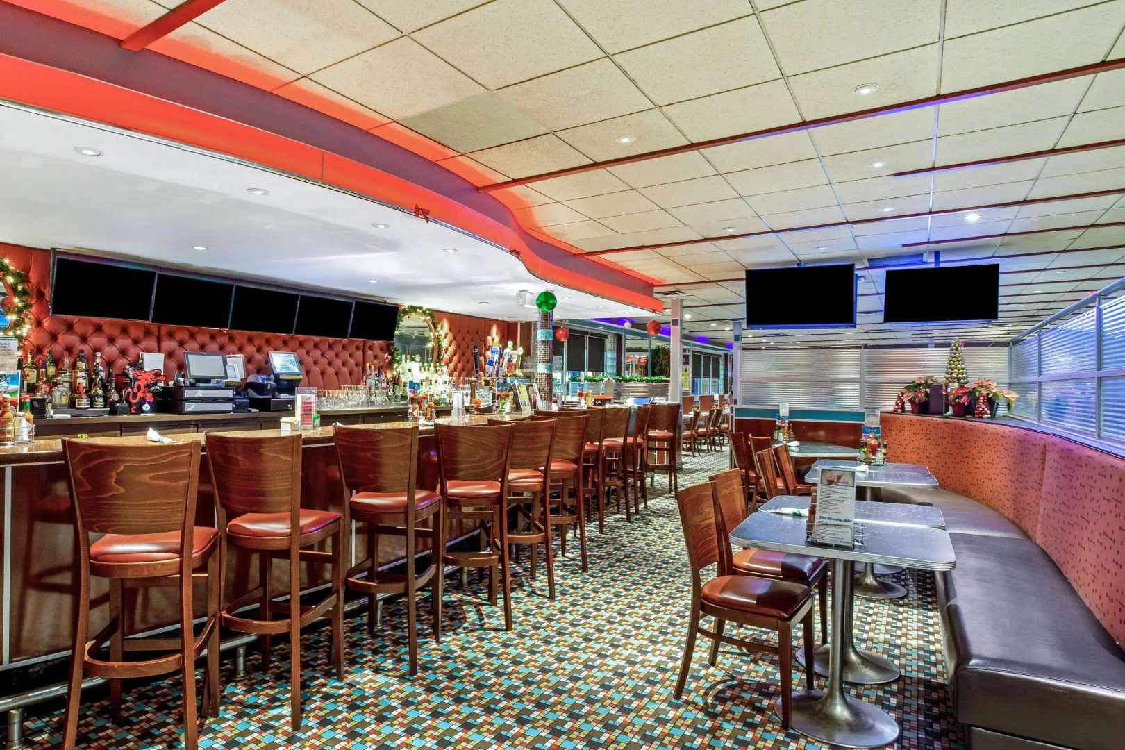 La Quinta Inn & Suites by Wyndham Stamford / New York City