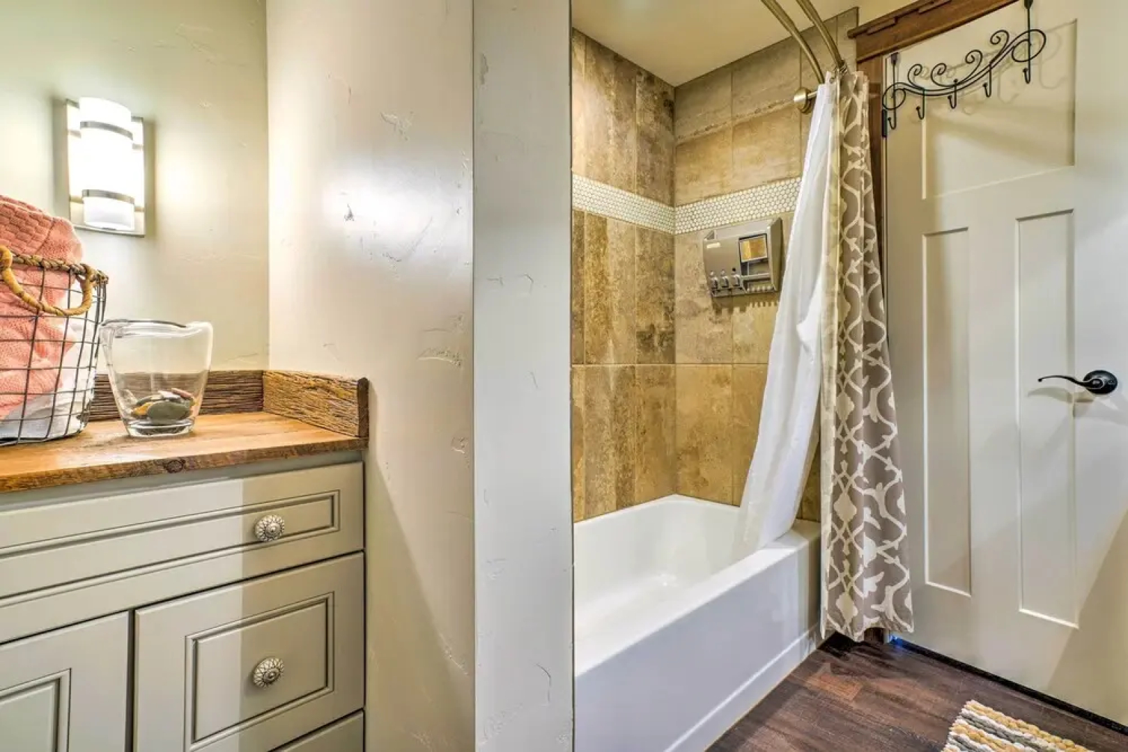 Cascade A-frame Cabin w/ Lake Views!