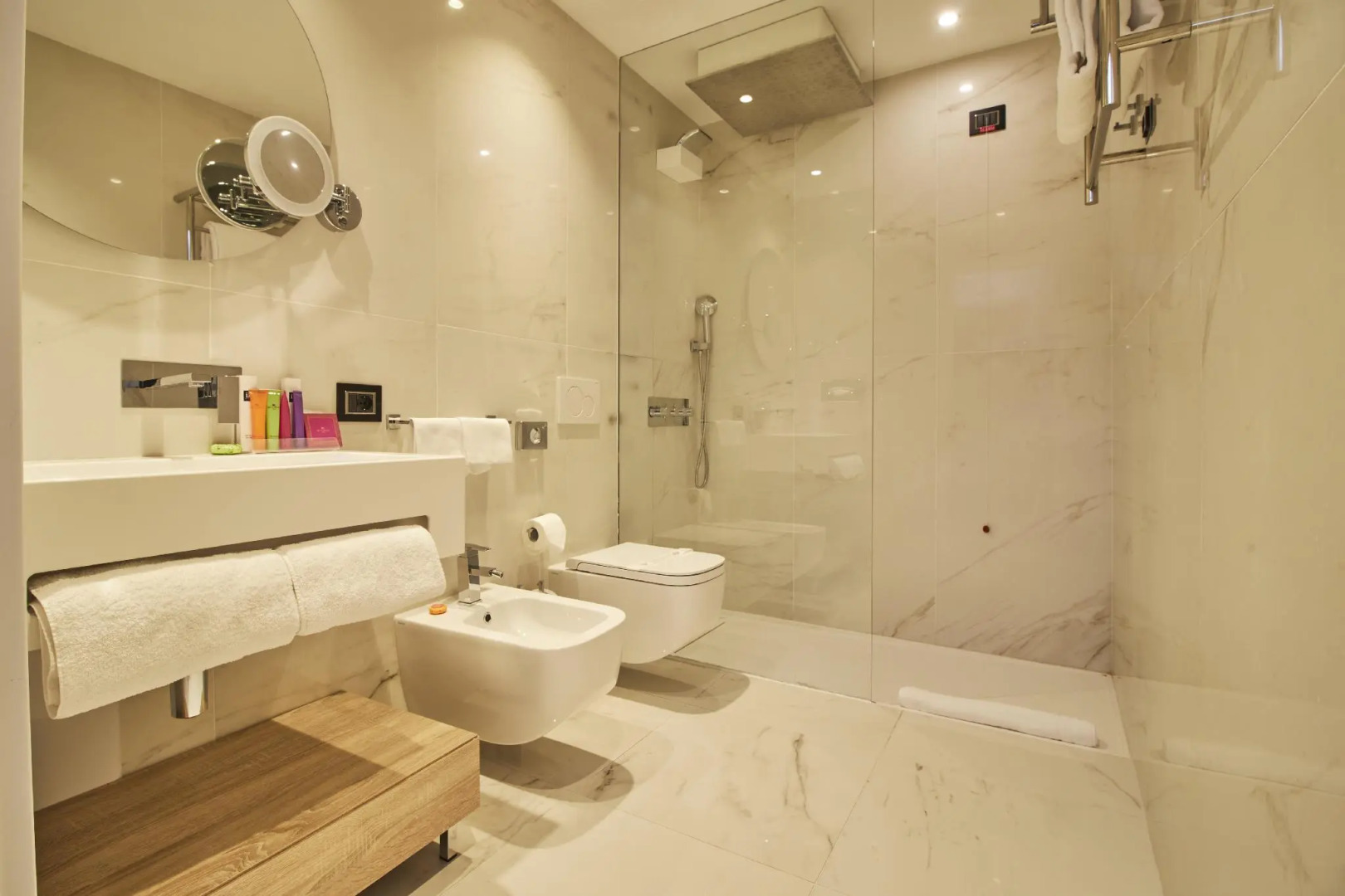 Отель IH Milano Ambasciatori