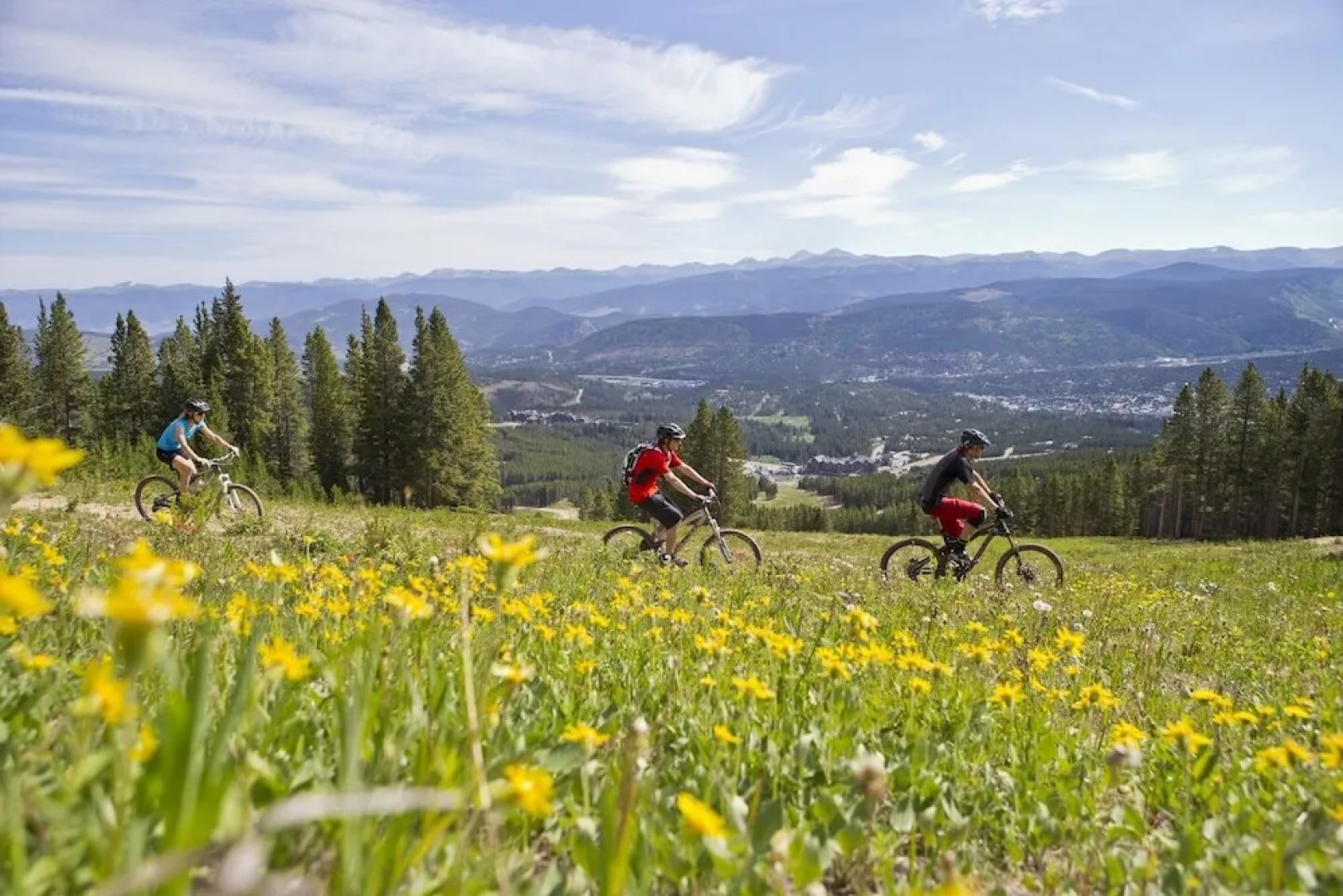 Rocky Mountain Luxury - Large Ski-in Winter Townhome 6ppl 2 Bedroom Townhouse by RedAwning