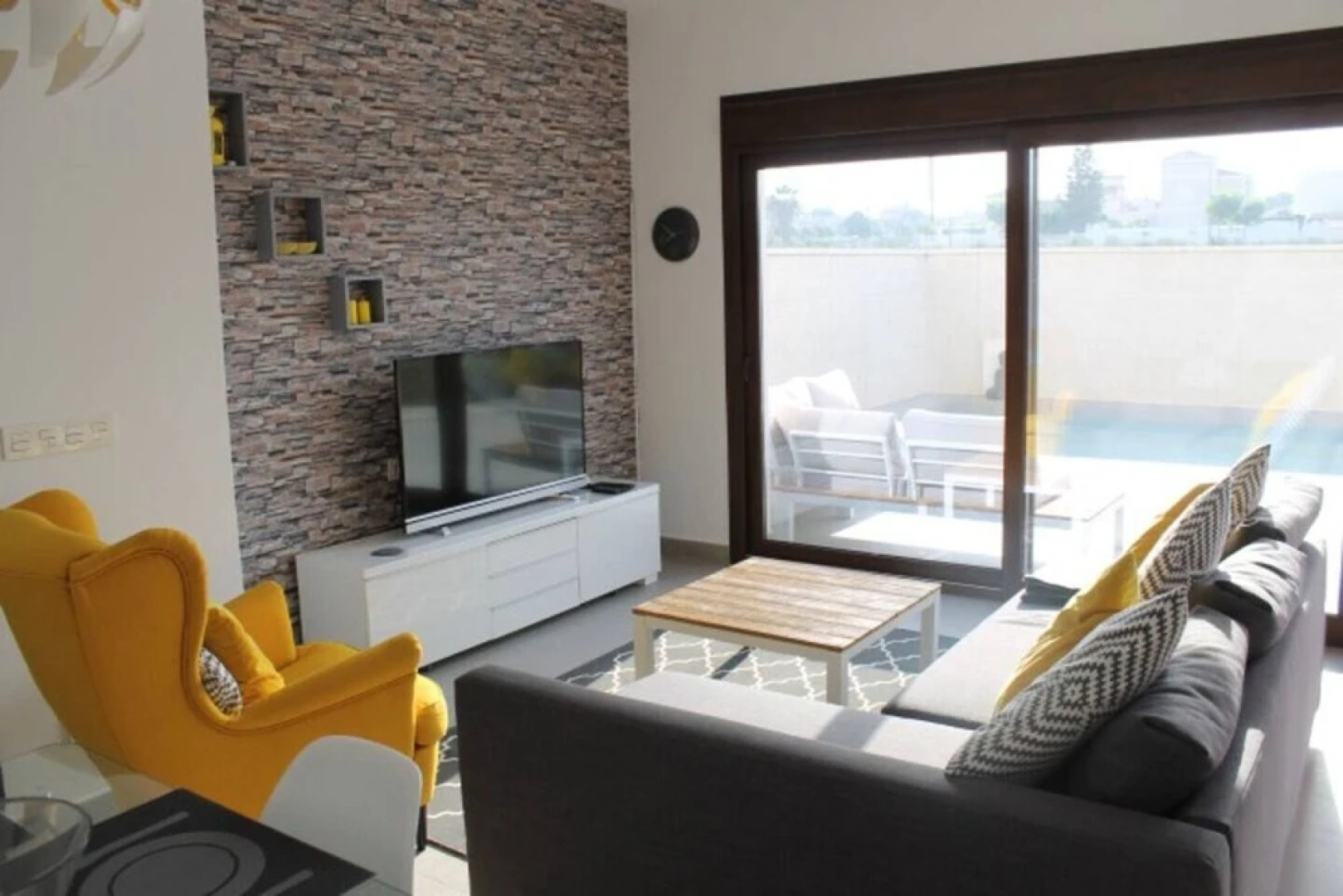 Luxurious Villa sleeps 6 with Private Pool LM1