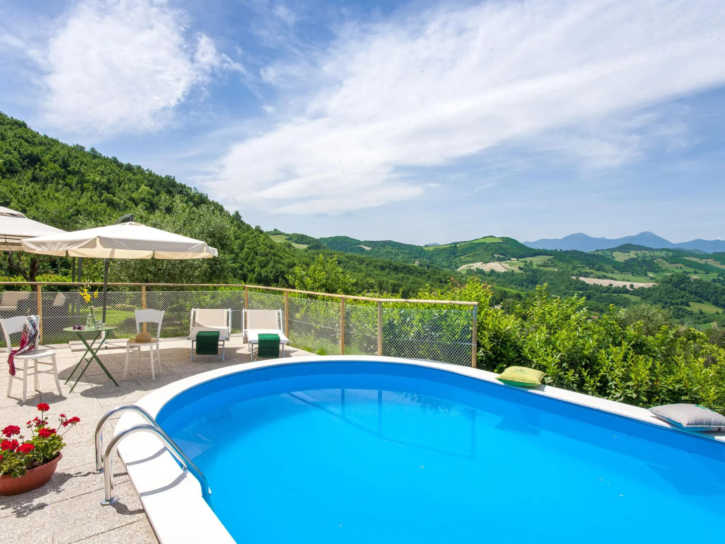 Villa in Pergola With Pool and Beach Nearby