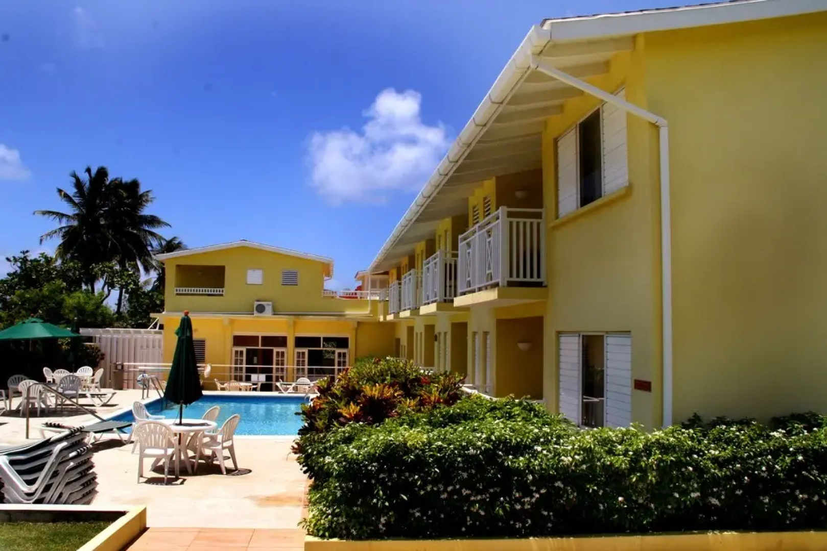 Tropical Winds Apartment Hotel