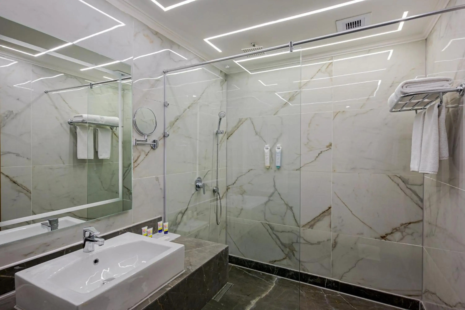 Курортный отель Bellagio Beach Resort