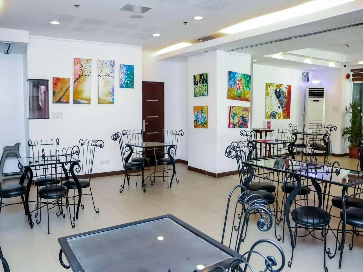 ZEN Rooms Poblacion Makati