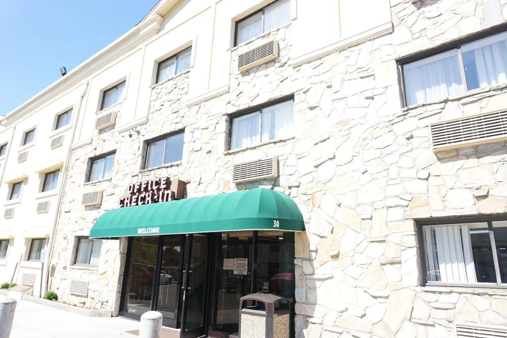 The Floral Park Motor Lodge