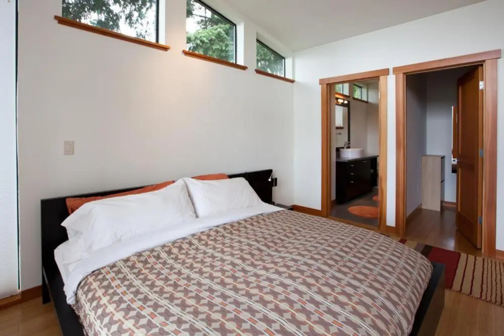 Bridge View Loft 3 Bedroom Condo by RedAwning