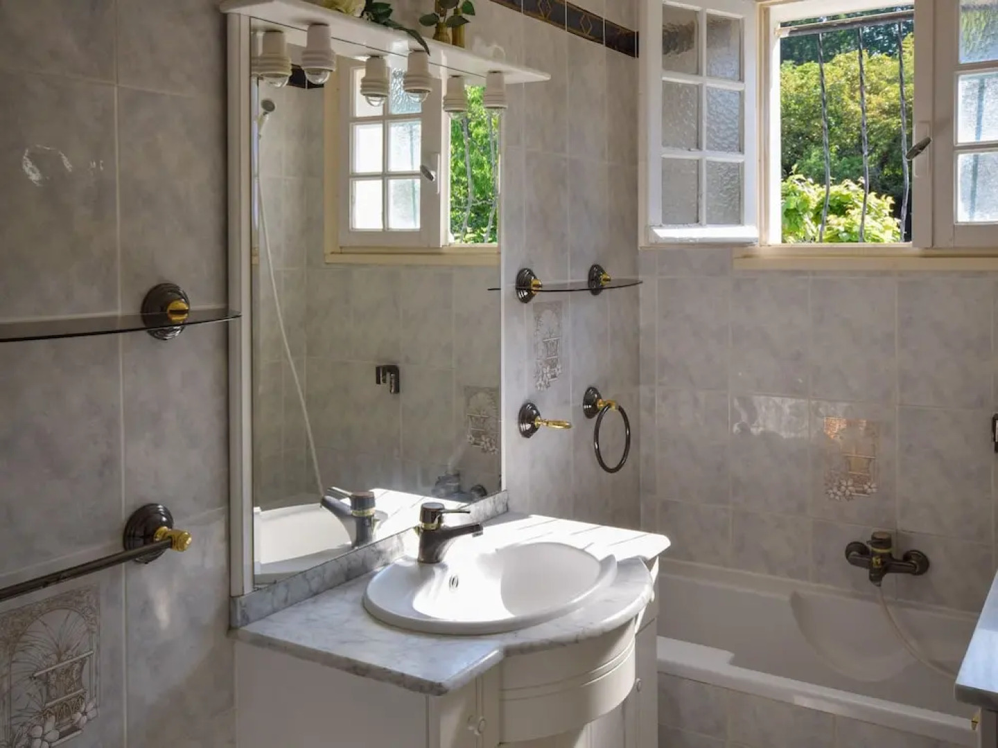 Beautiful Family Villa With Private Pool in Quiet Area of Villeneuve-sur Lot