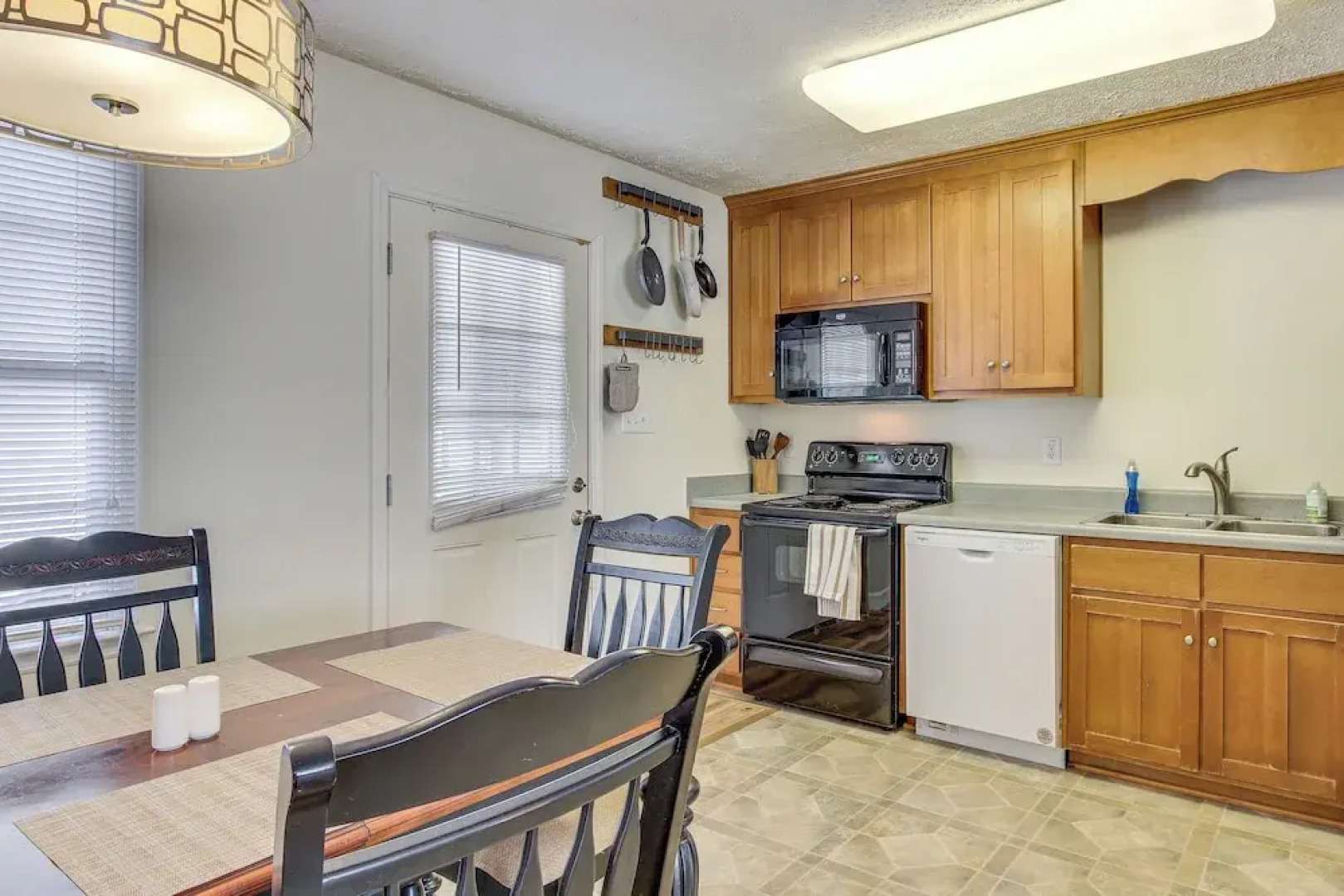 3 Mi to Hopelands Gardens: Family Aiken Home!