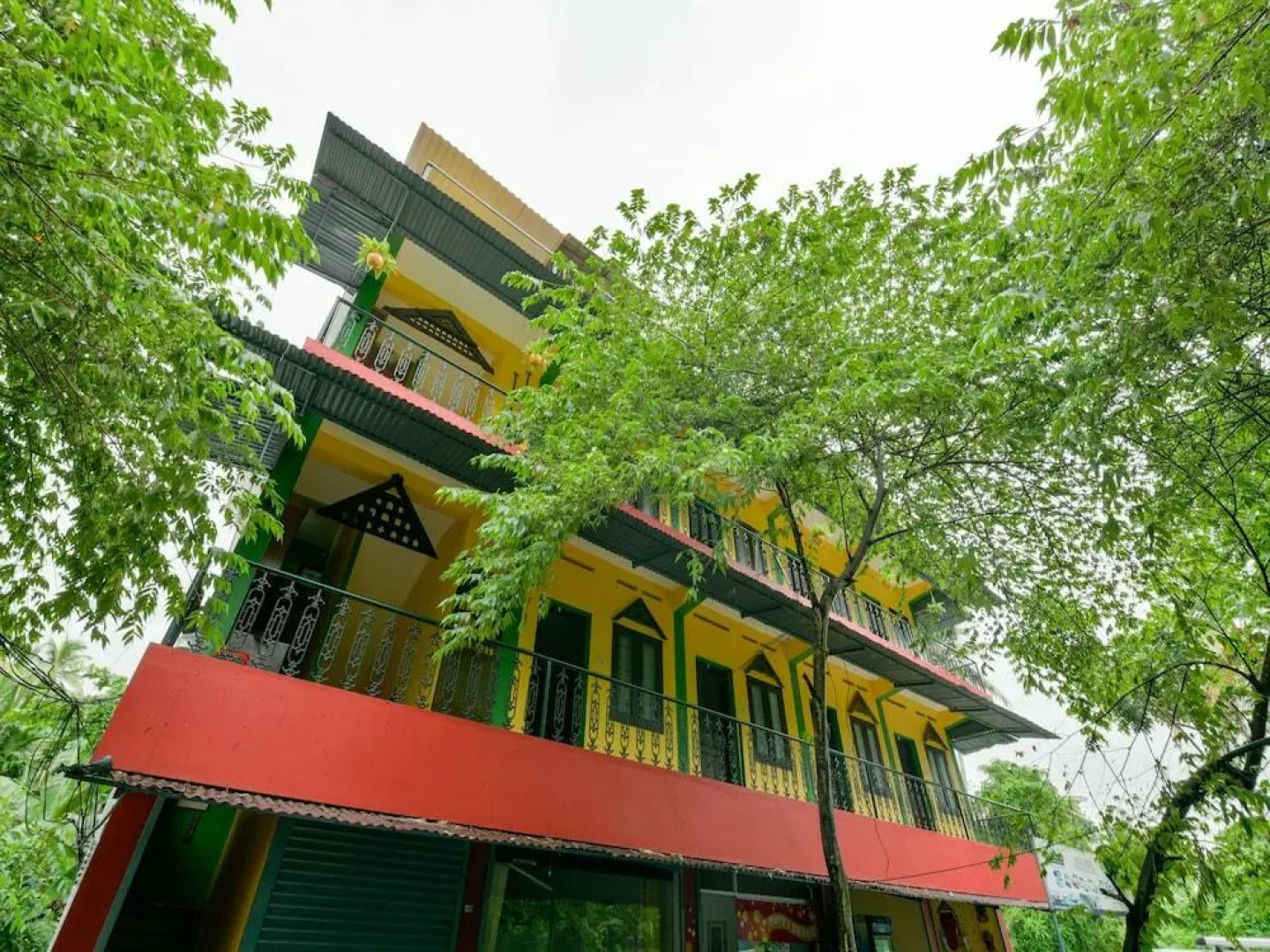 OYO 14342 Happy Rooms