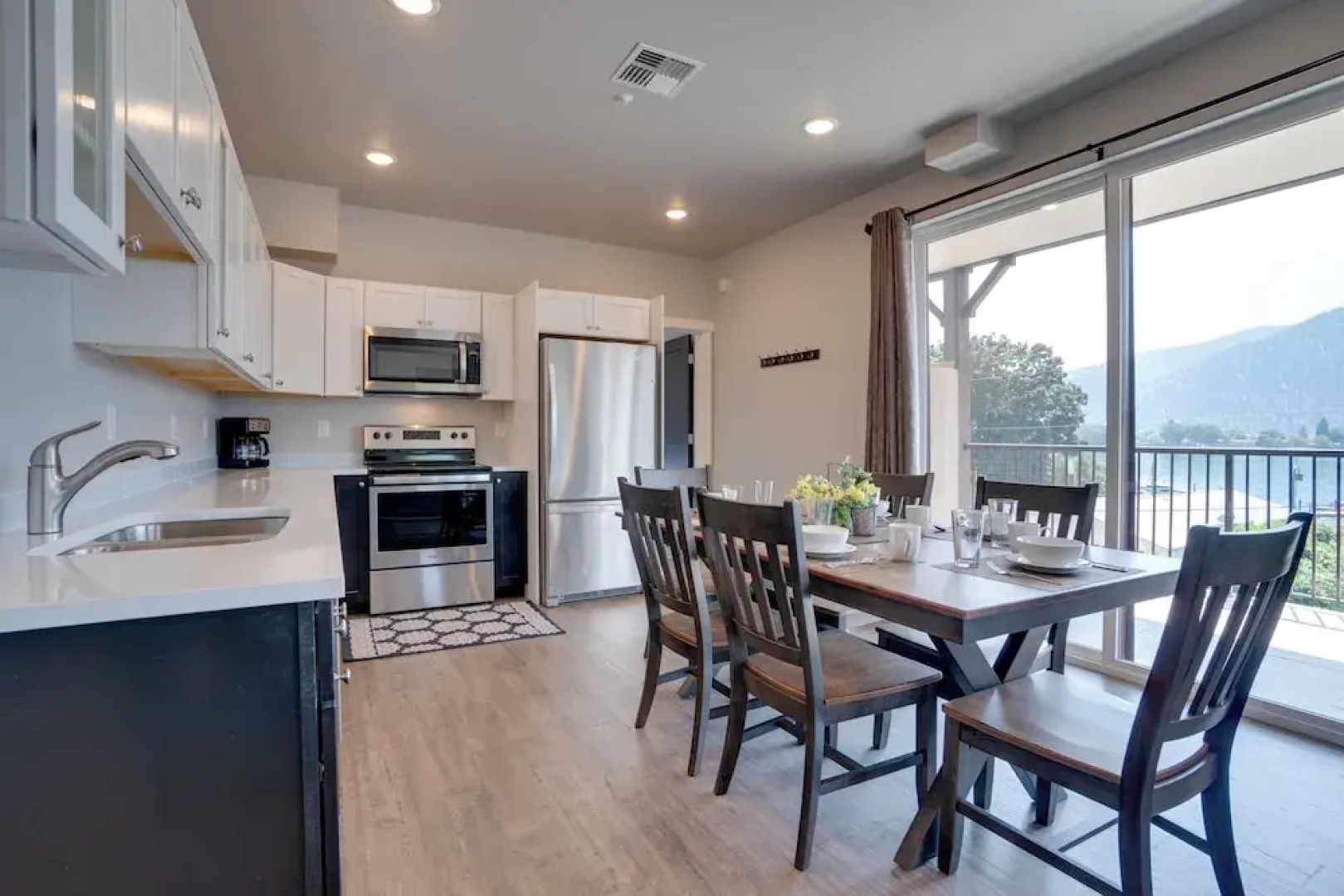 Lake Chelan Condo w/ Resort Pool & Hot Tub!