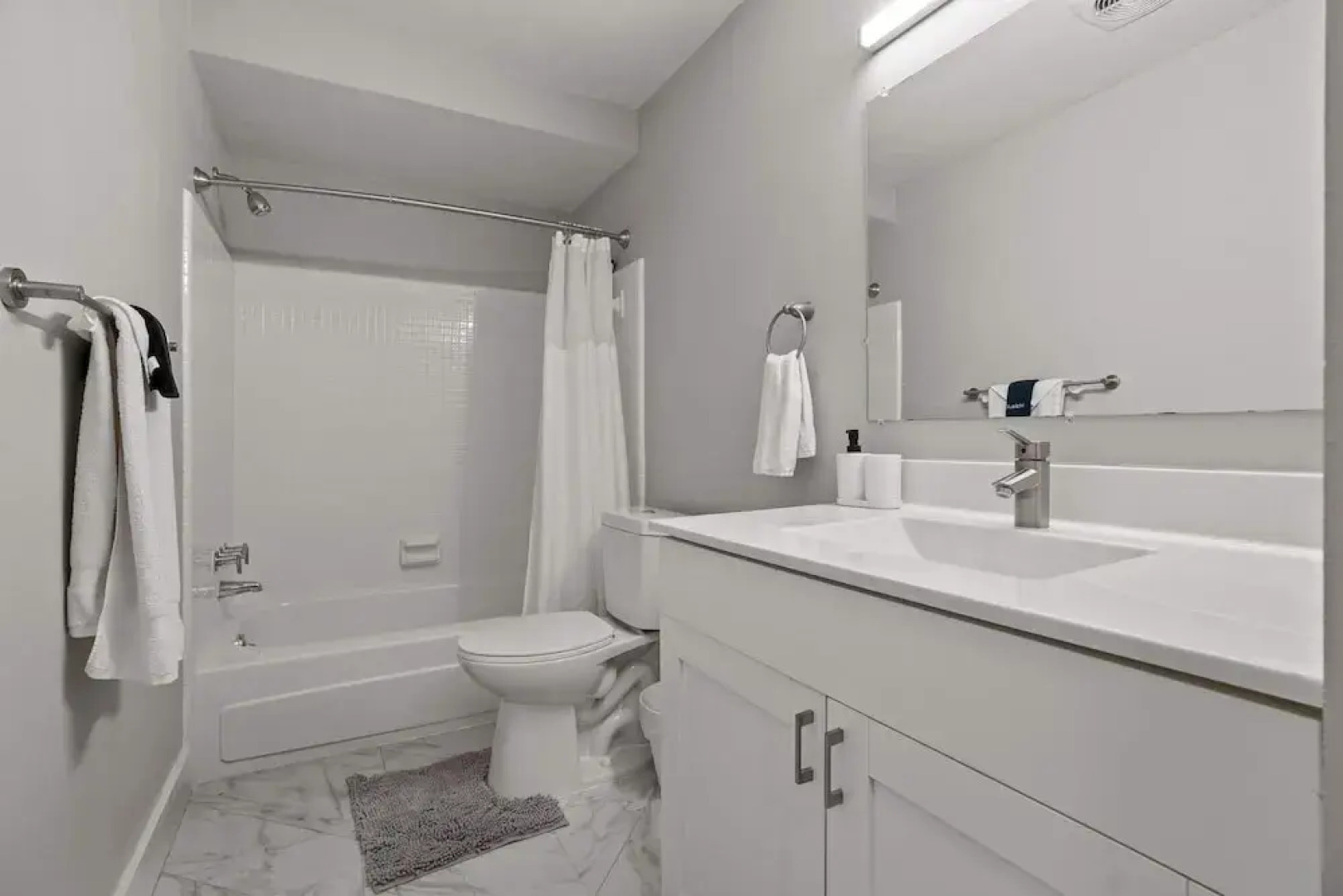 Modern 2BR 2BA Apartment With Pleasant Views