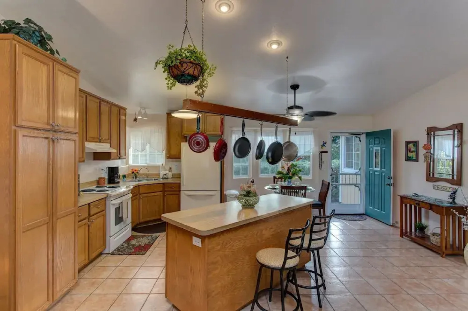 Hale O Makani 3 Bedroom Home by RedAwning