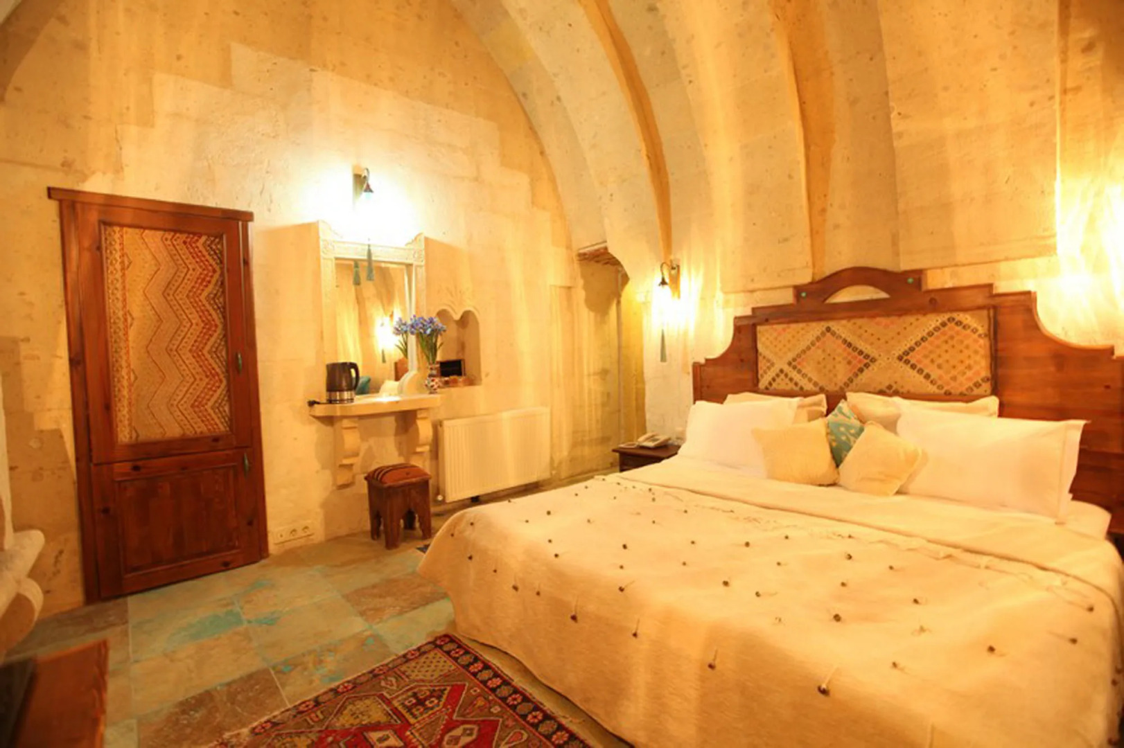 Blue Valley Cave Hotel