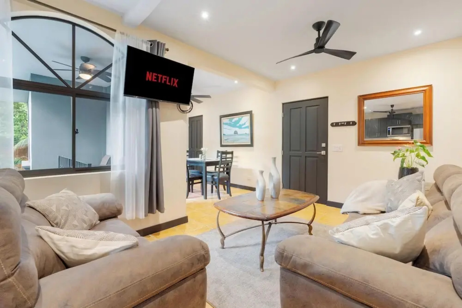 Suite 3 - Jaguar Beach & Pool 2 BR Condo