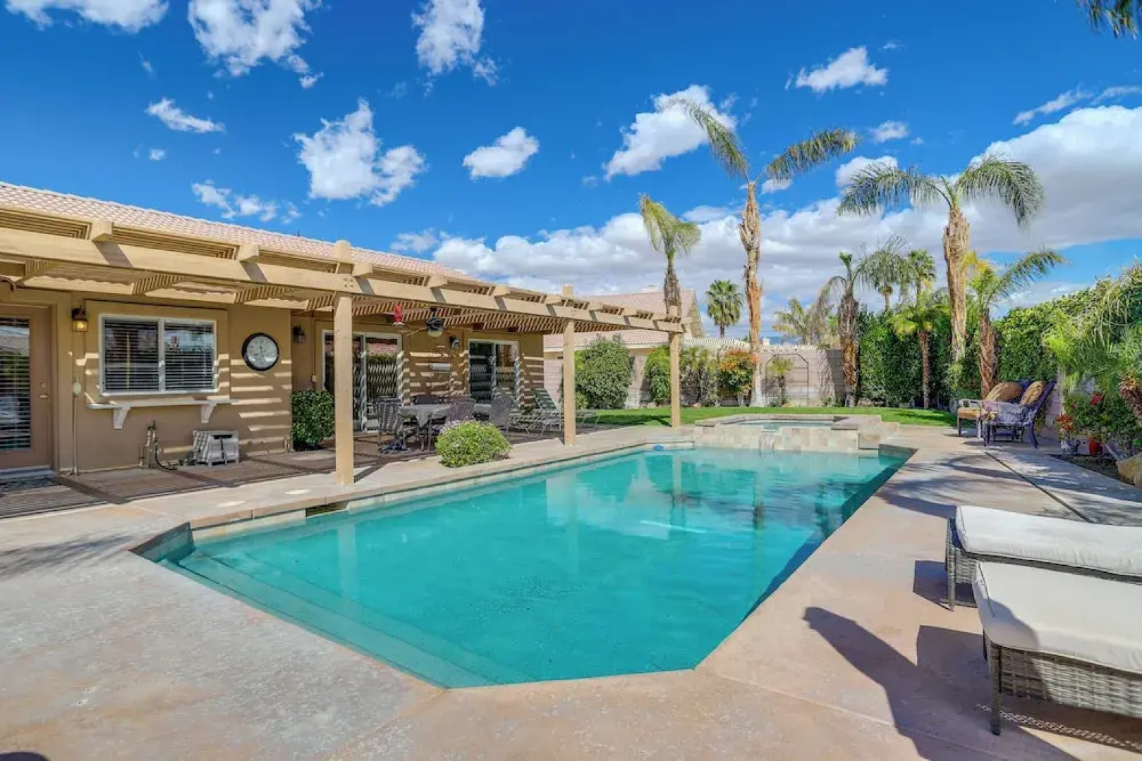 065014: 2 Mi to Big Rock Golf Course: Luxury Home