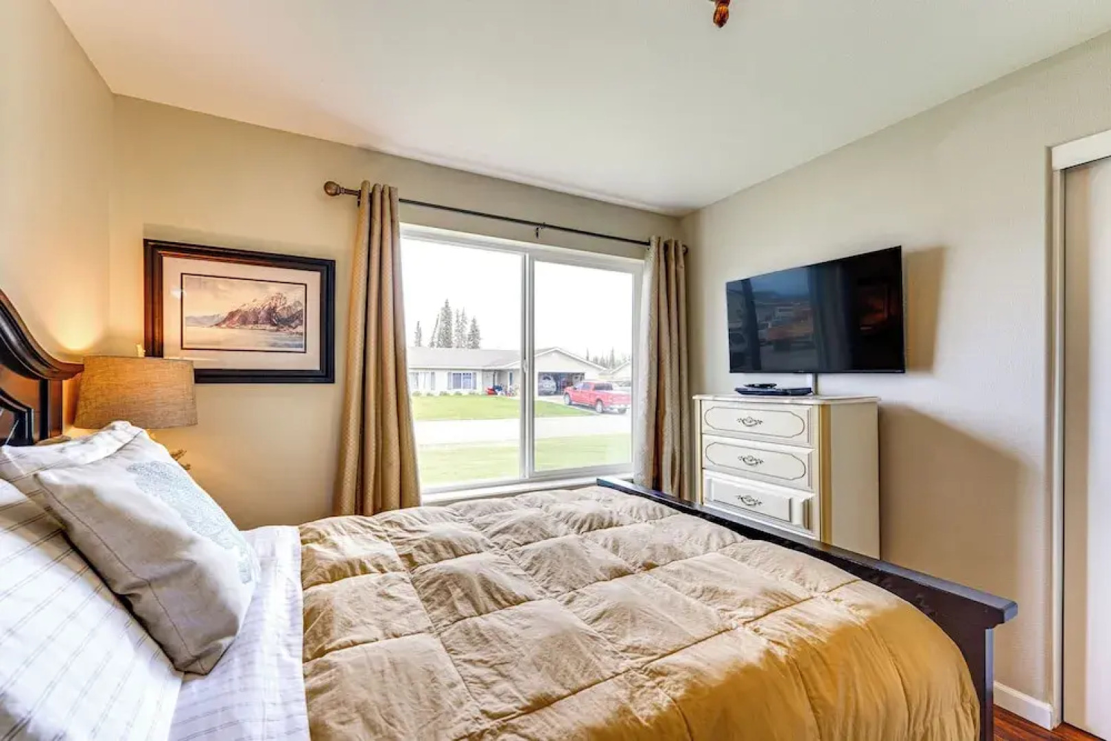 Soldotna Home w/ Yard, Walk to Kenai River!