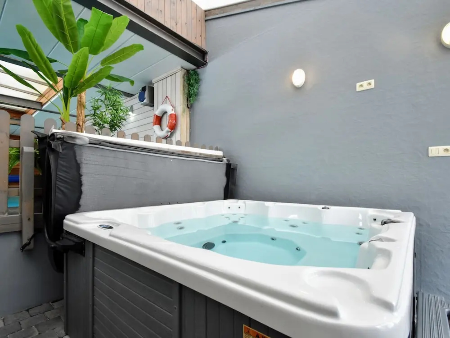 Luxury Pool Villa in Goesnes