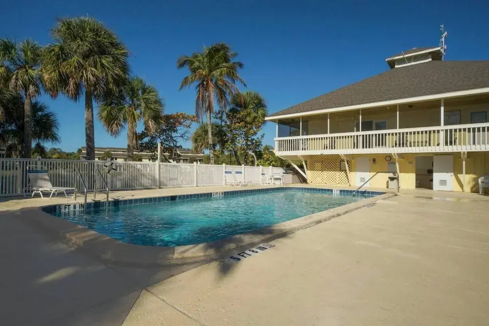 Bay Breezes At Hideaway Bay! Waterfront, Free Kayaks, Golf Cart 2 Bedroom Condo by Redawning