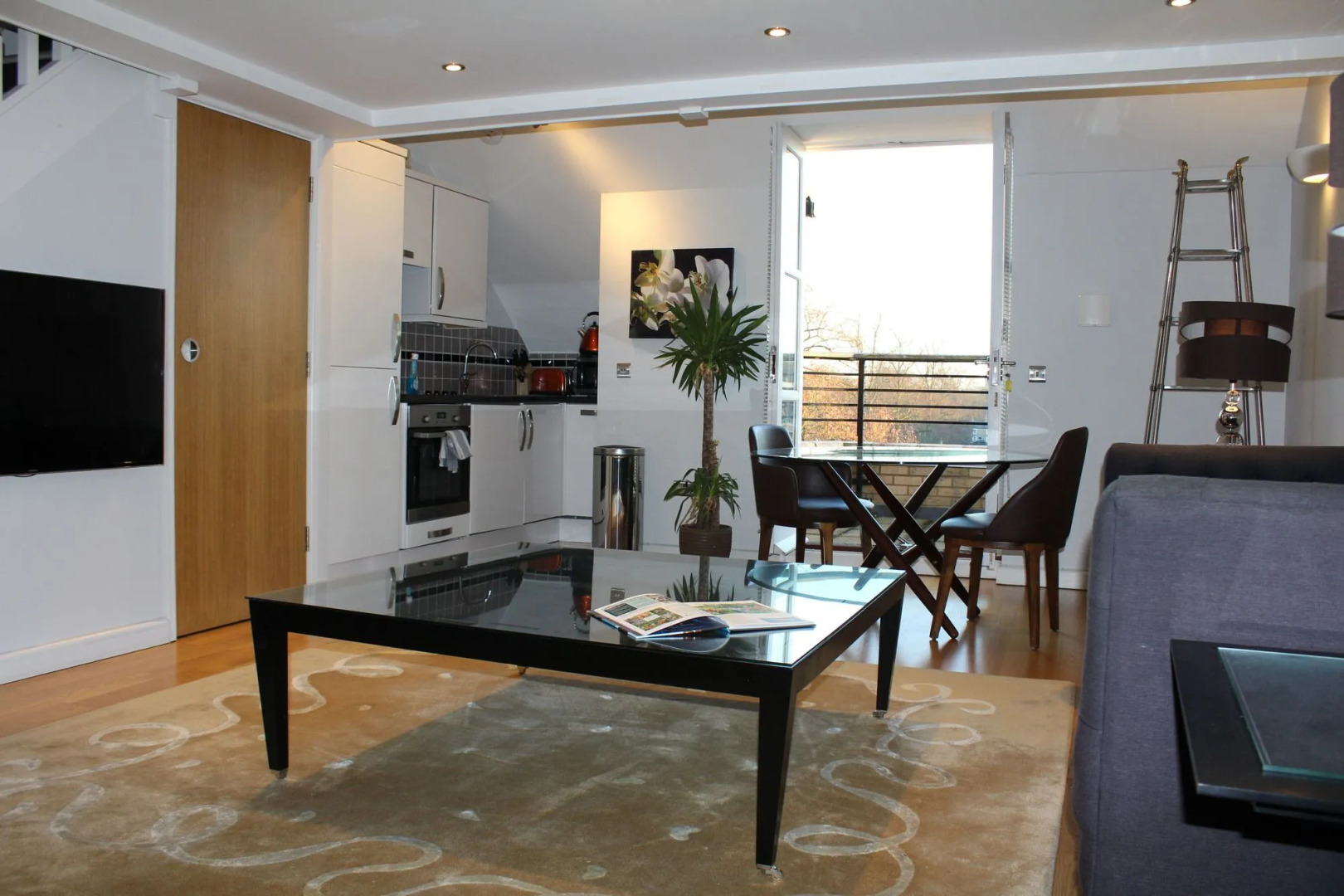 Lux Living Apartments - Marino Place