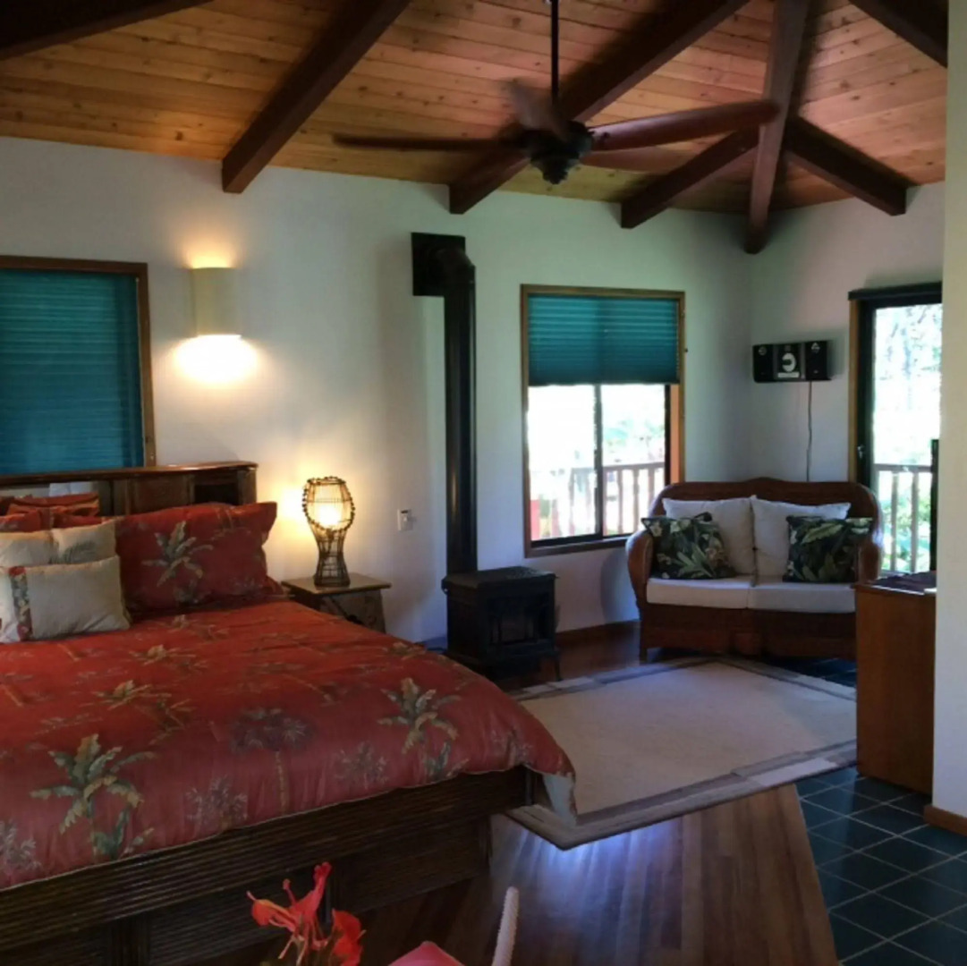 The Guest Cottages @ Volcano Acres Tree House