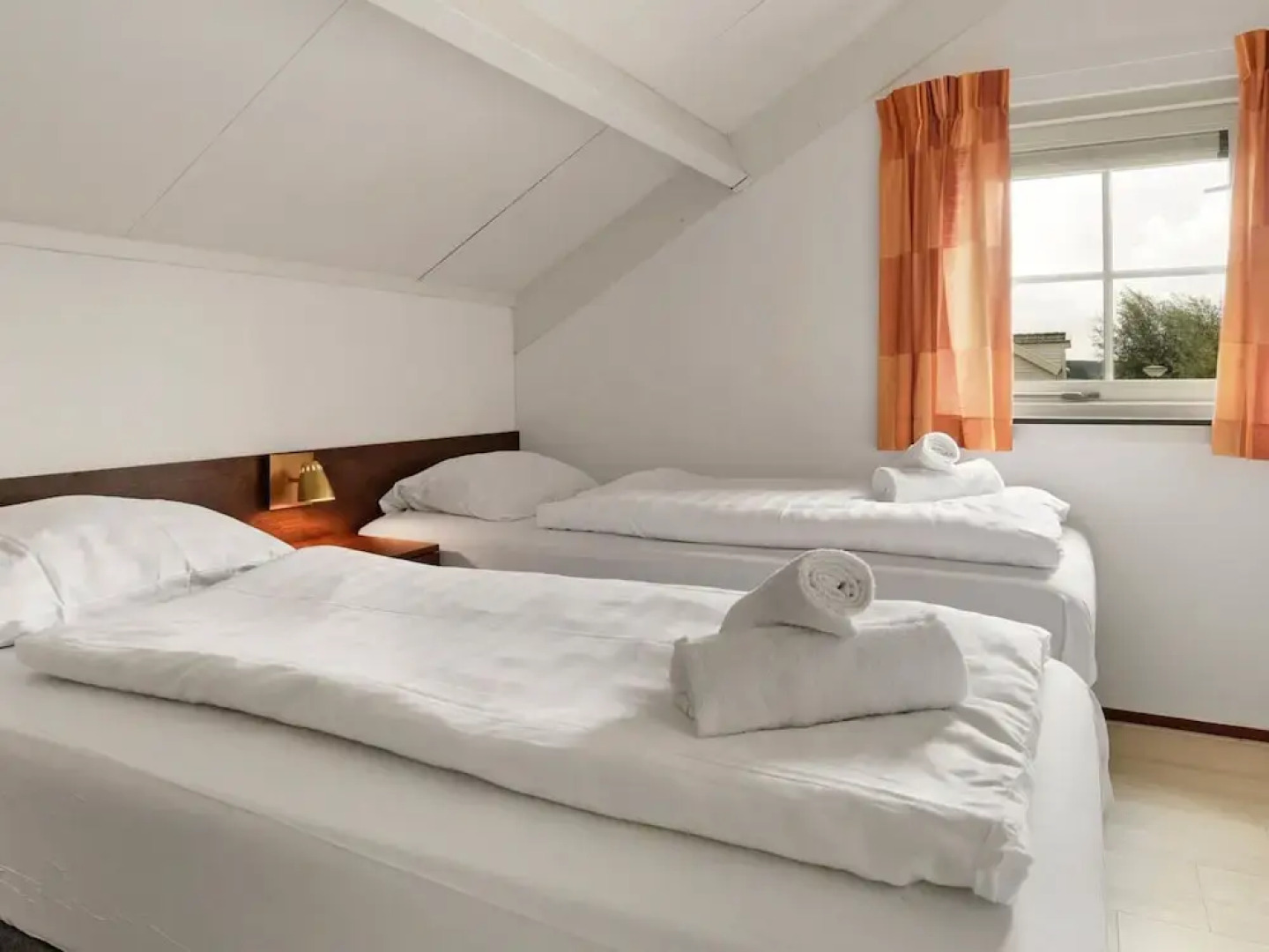 Bungalow by Water Near Rotterdam and Zeeland