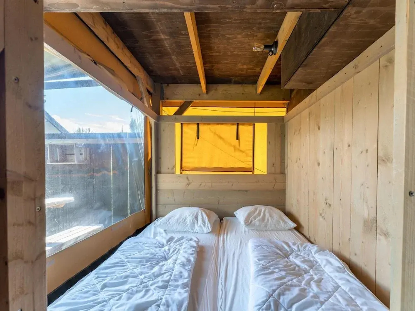 Wonderful Beach Lodge for 8 People near Beach, Sea, & Village of Callantsoog