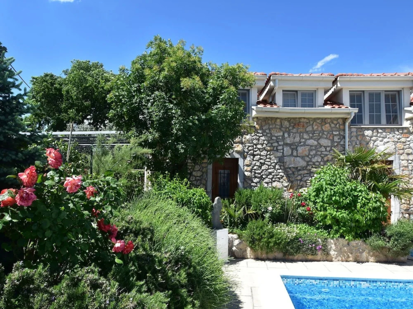 Cozy Apartment in Novi Vinodolski With a Swimming Pool