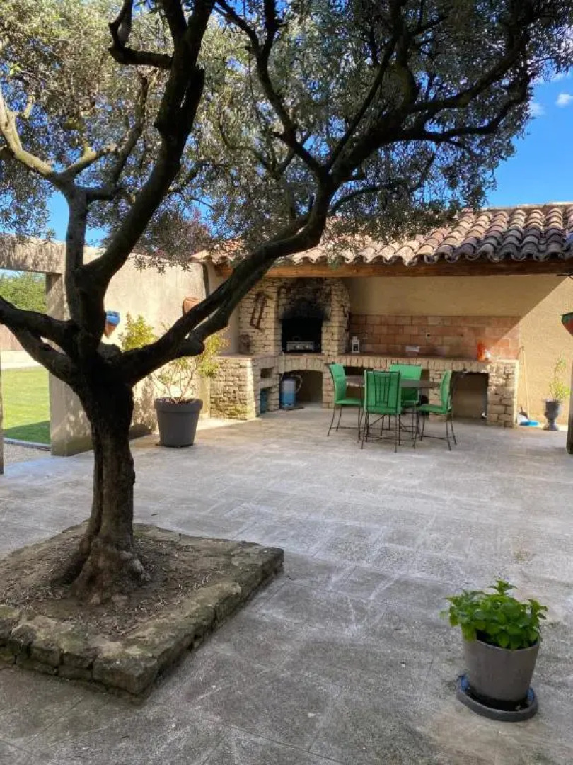 Villa dans le LUBERON à 2 km de LOURMARIN
