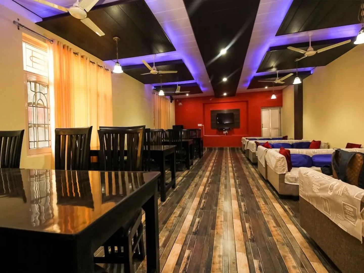 OYO 26672 Funky Town