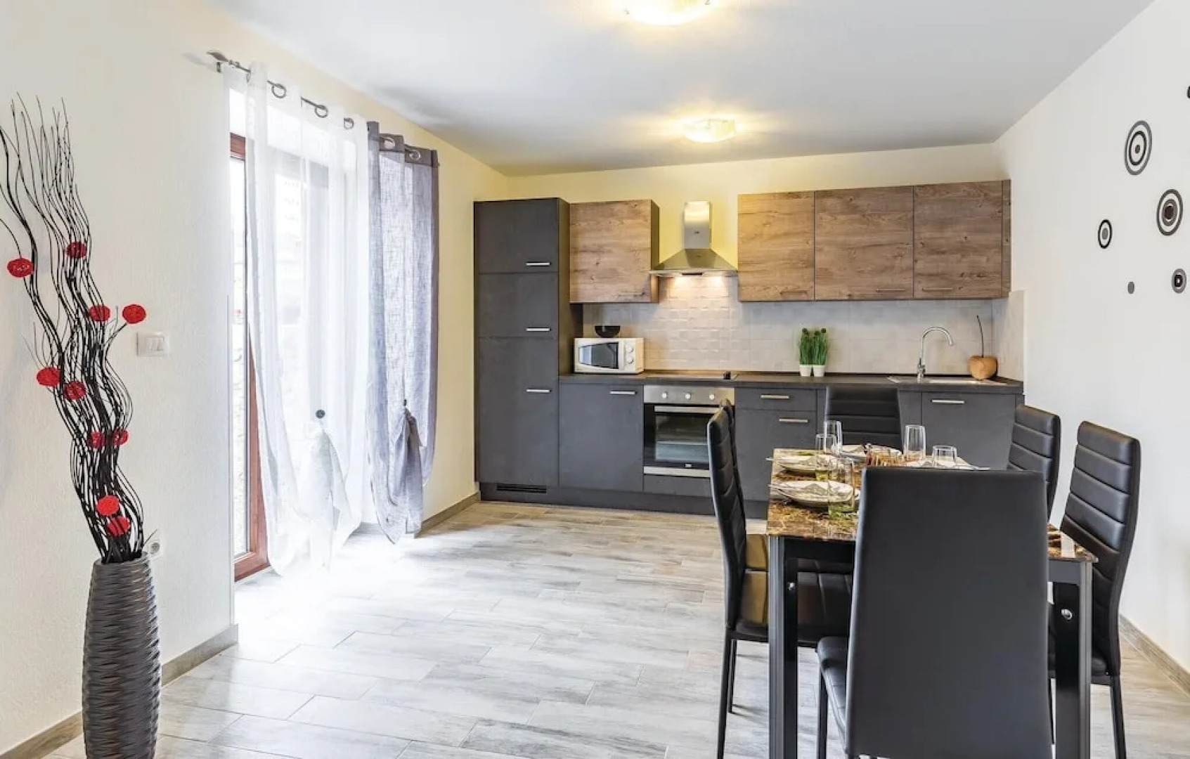 Stunning Home in Peruski With Wifi and 2 Bedrooms