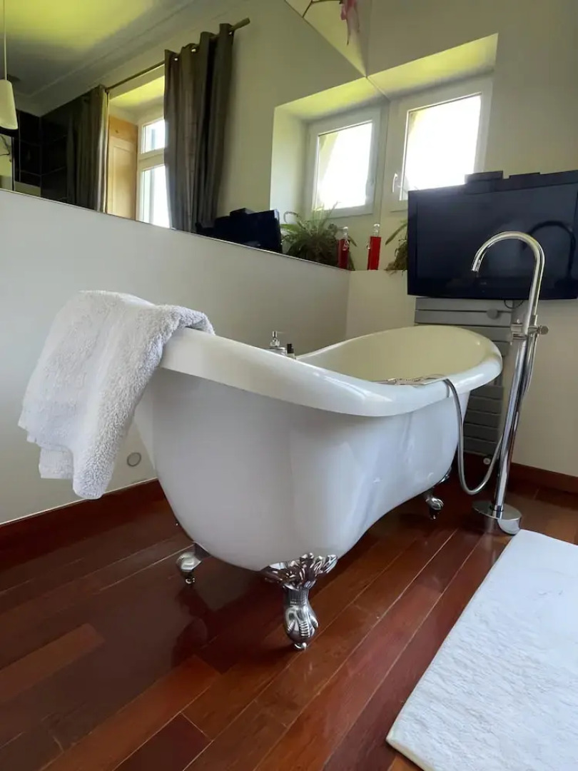 Estate in Saint-pavace Near Le Mans Circuit