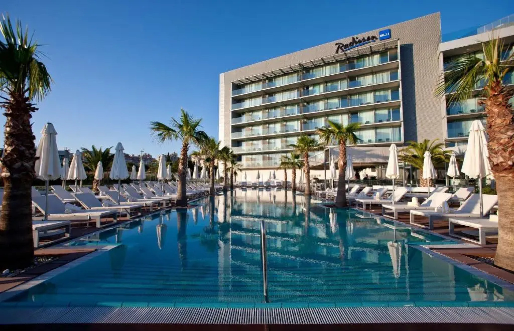 Luxury Seaside Apartment