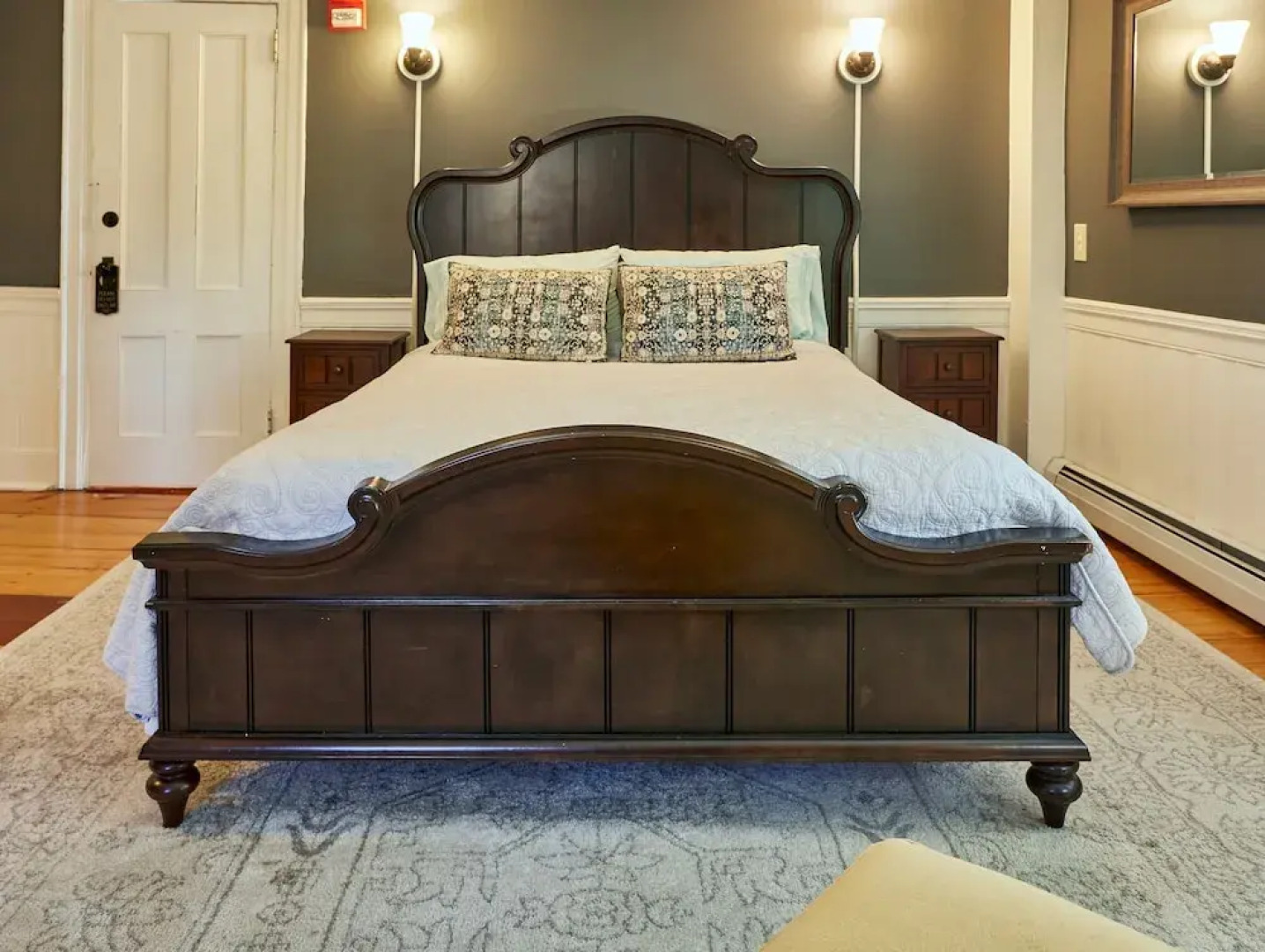 Home Near Hiking Biking w Hottub 6 Bedrooms