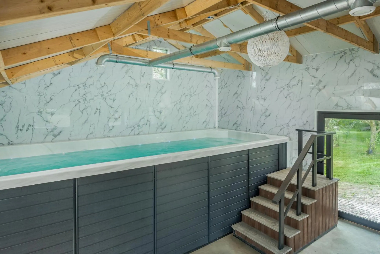 Large fully renovated farmhouse with indoor Swim spa and Sauna