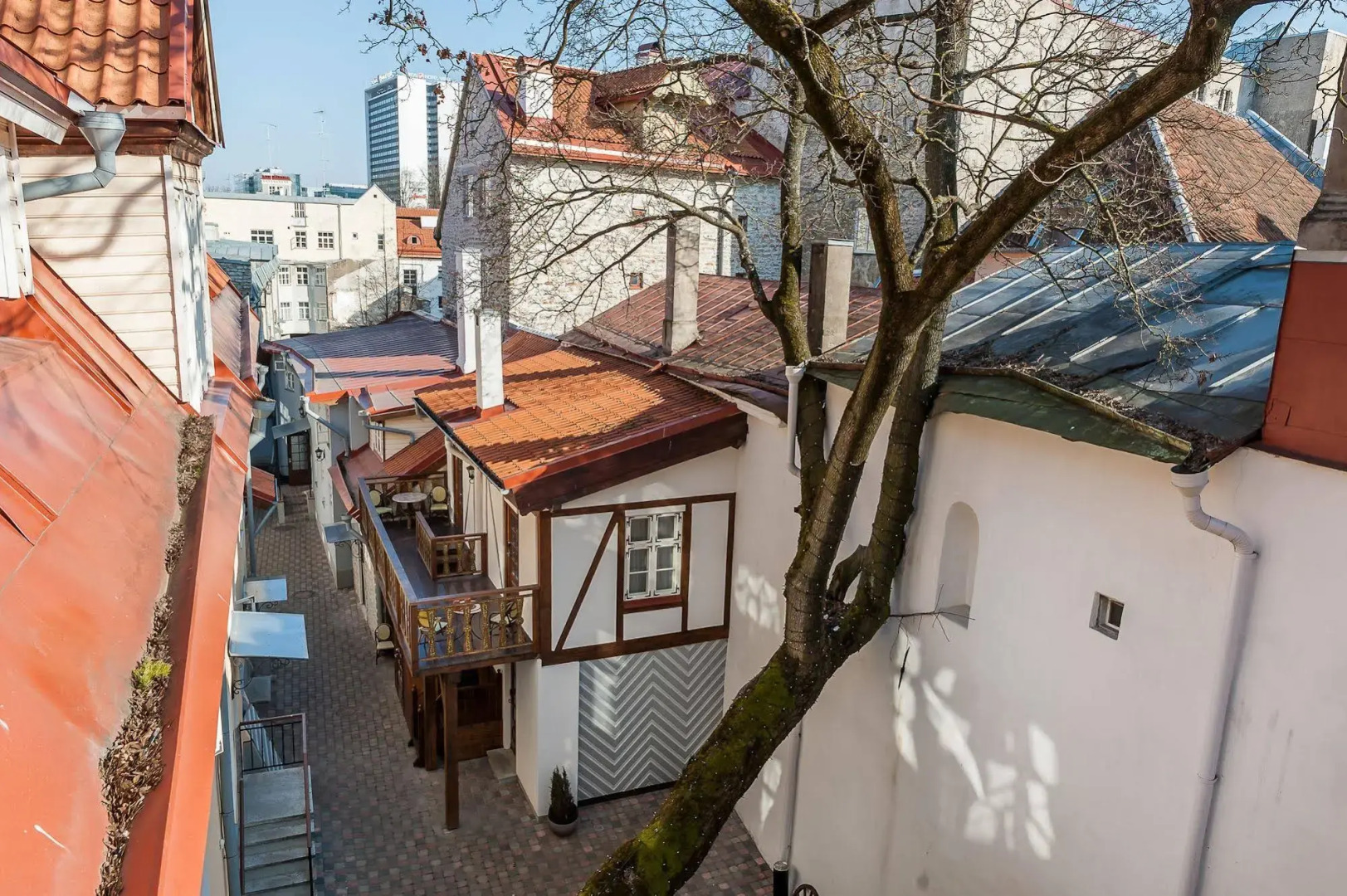 Отель Three Crowns Residents